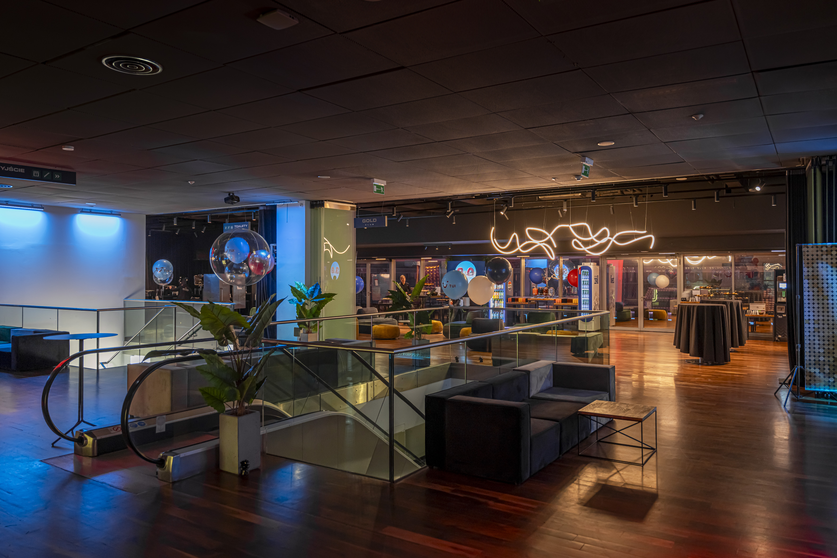  Warsaw Experience Center 