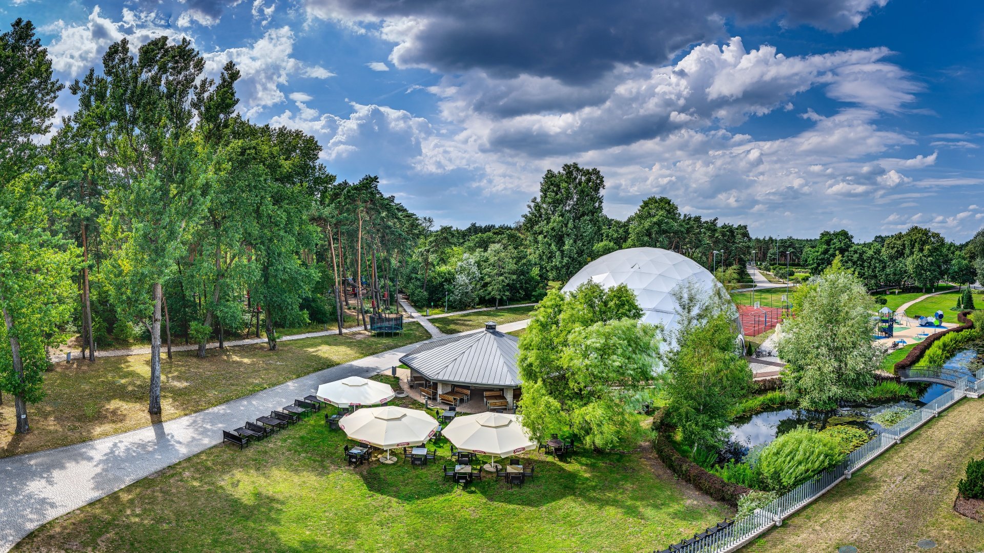 Holiday Inn Resort Warszawa-Józefów namiot sferyczny