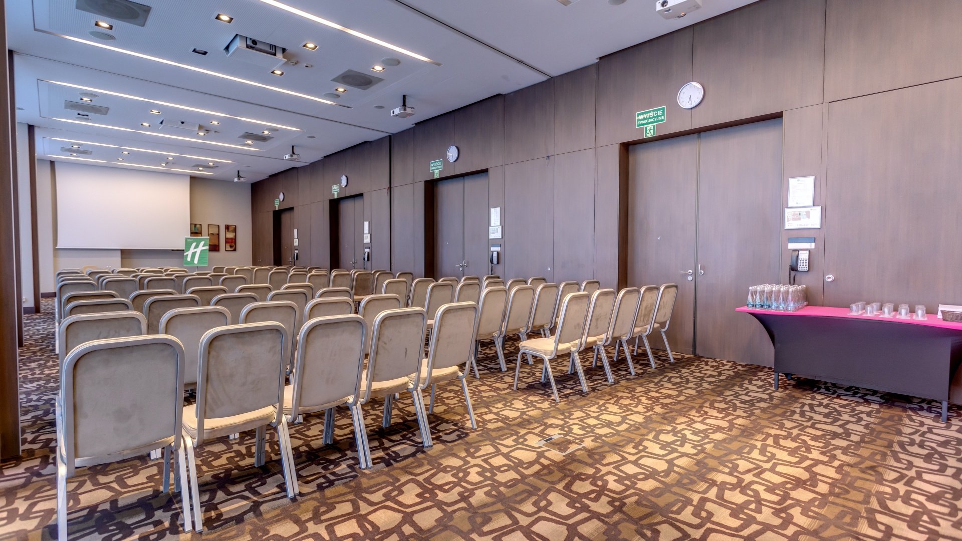 Holiday Inn Resort Warszawa-Józefów sala konferencyjna
