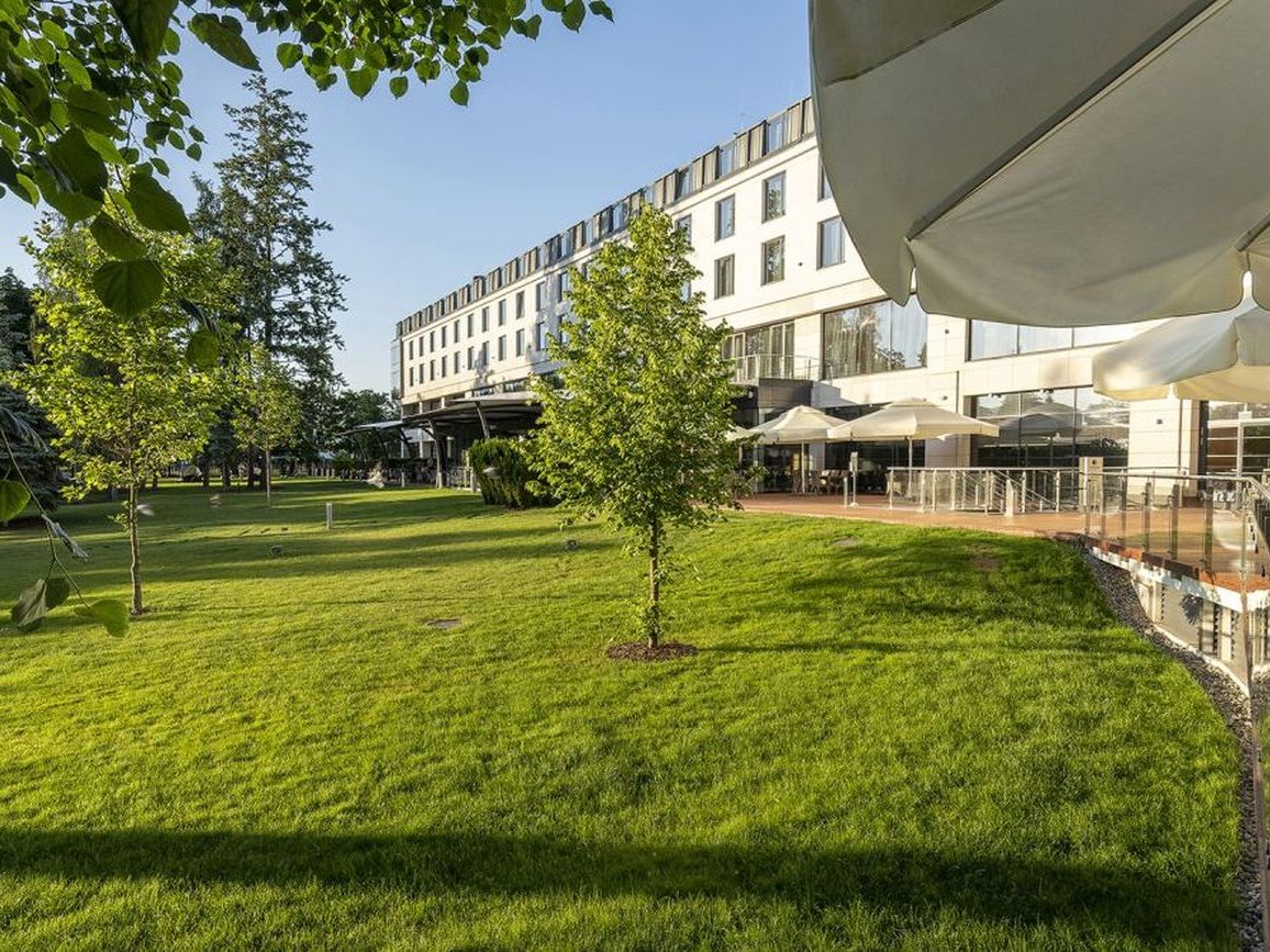 DoubleTree by Hilton Hotel & Conference Centre Warsaw teren zielony eventy