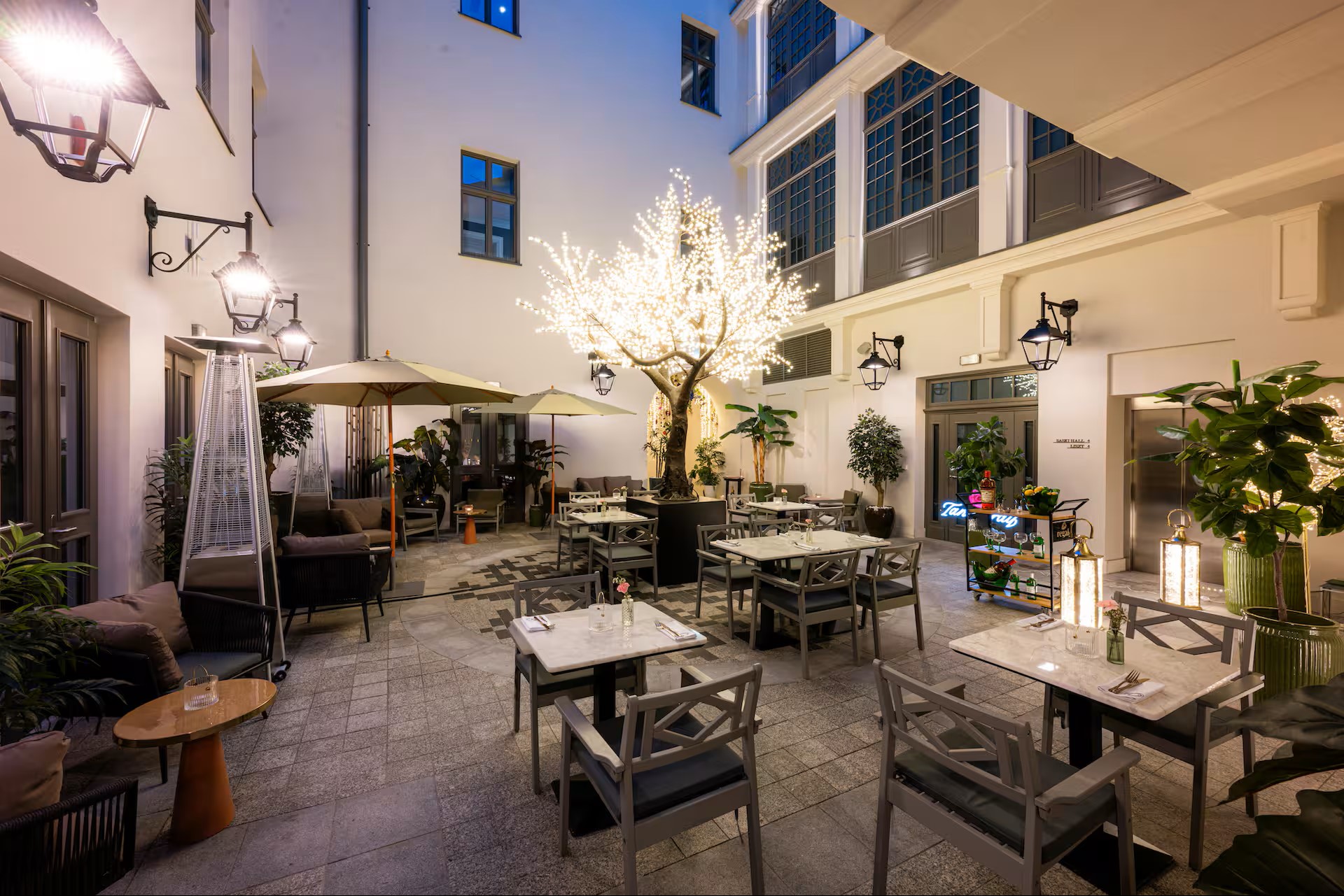 Hotel Saski Krakow Curio Collection by Hilton patio