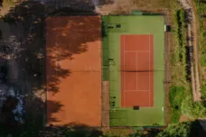 Kortt tenisowy i boisko wielofunkcyjne