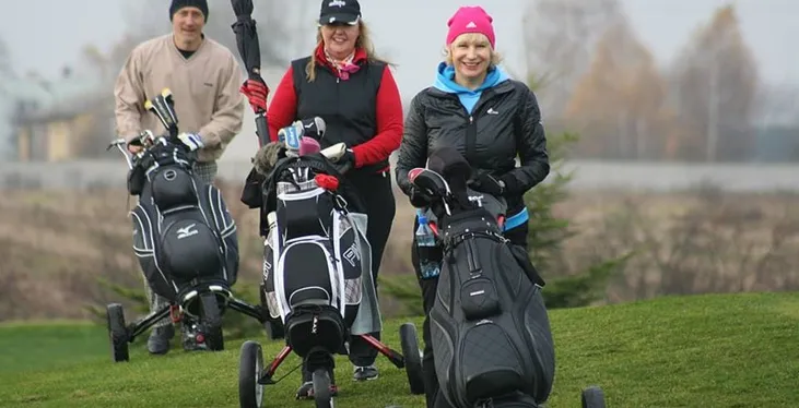 Konferencje i spotkania biznesowe z golfem w tle