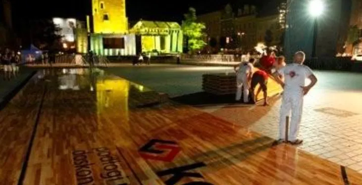 Eventy bez ograniczeń na przenośnej podłodze