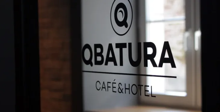 Qbatura Cafe & Hotel zaprasza na konferencje i kawę
