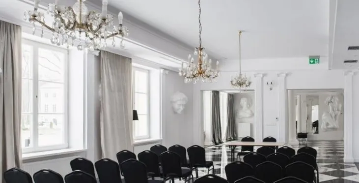 Nowe pokoje i sale konferencyjne w pałacu pod Warszawą