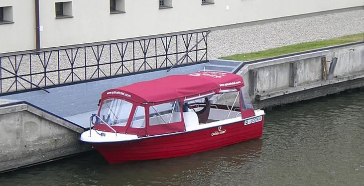 Qubus Hotel - Hotelową łódką po Motławie
