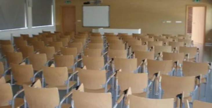 Oddano do użytku nowy budynek uczelni z salami konferencyjnymi