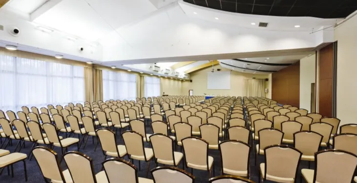 Eksperci z Qubus Hotel Legnica podpowiadają jak organizować konferencje