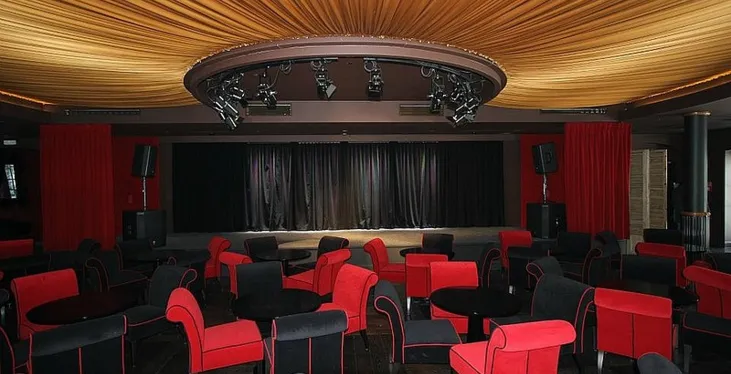 Zabytkowy obiekt na konferencje zyskał nowoczesne wyposażenie techniczne