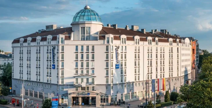 Zakończyła się renowacja elewacji Radisson Blu Sobieski Hotel