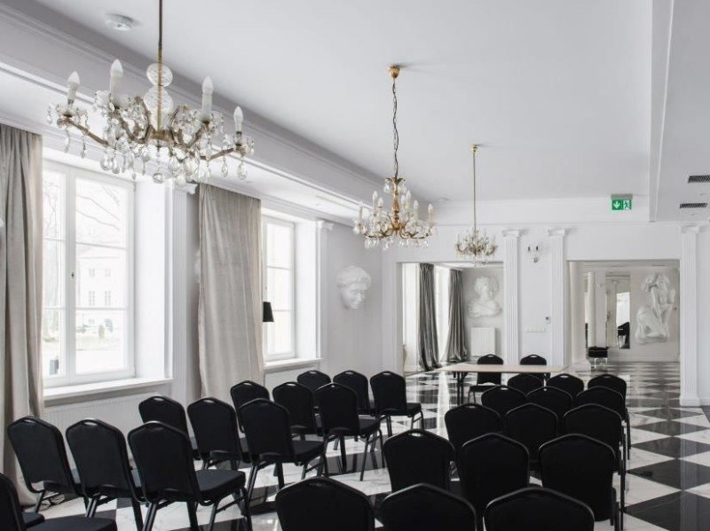 Nowe pokoje i sale konferencyjne w pałacu pod Warszawą