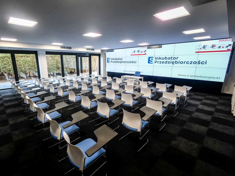 Przestrzeń wspierana przez technologię. Zarezerwuj nowoczesne sale konferencyjne Inkubatora E-Sportu