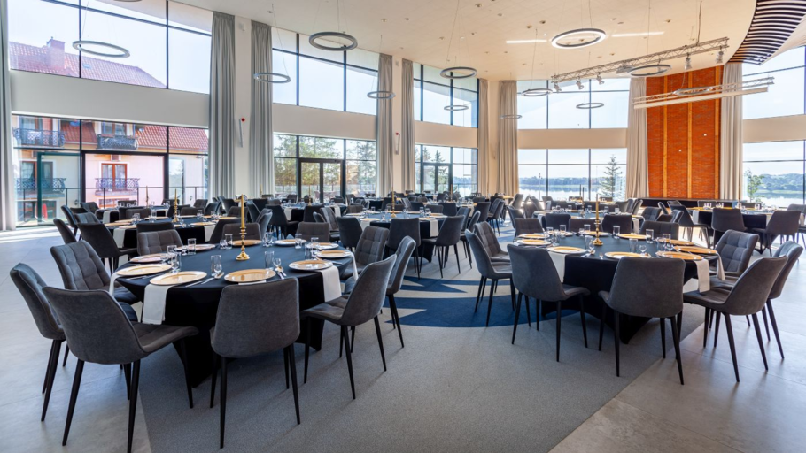 Konferencje na Mazurach? Polecamy Hotel Robert's Port Lake Resort & SPA!
