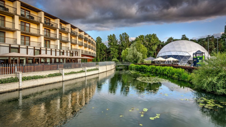 Byliśmy, widzieliśmy Holiday Inn Resort Warszawa-Józefów. Konferencje, eventy i integracja wśród zieleni.