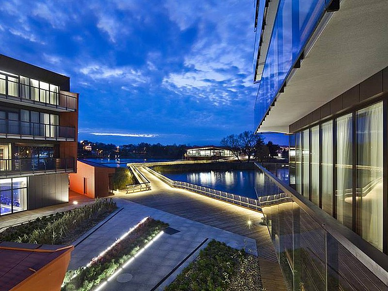 Na konferencje w Mikołajkach... szklanym mostem!