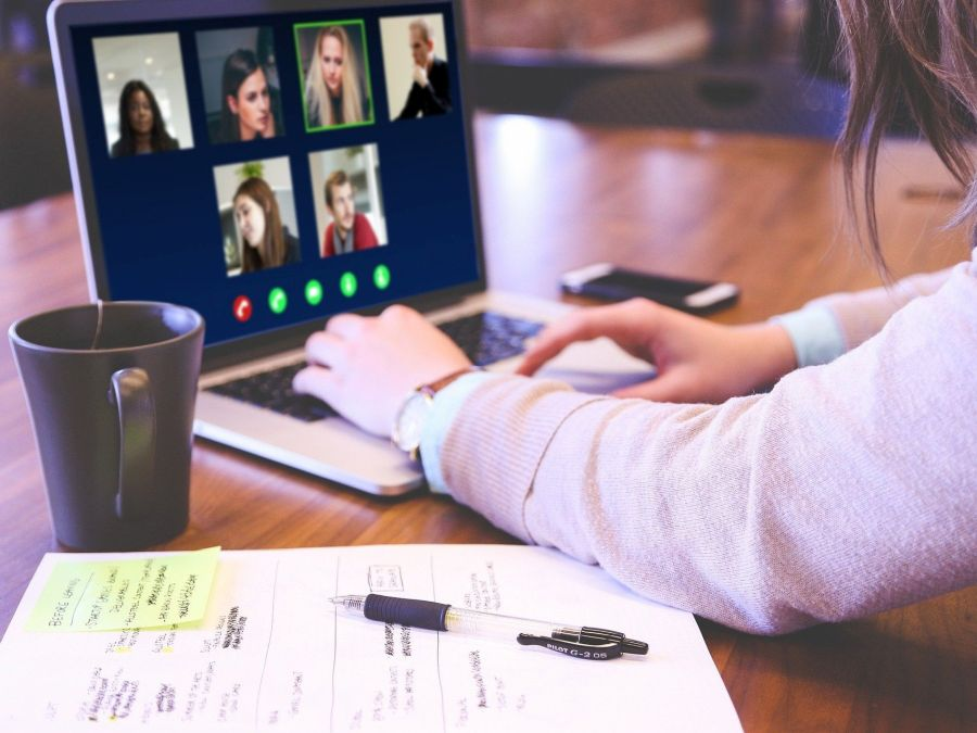 Konferencja online – jak zorganizować krok po kroku