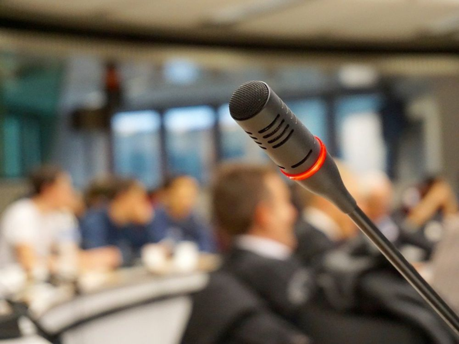 Łagodzenie obostrzeń od 26 czerwca. Teraz konferencje z większą liczbą uczestników!