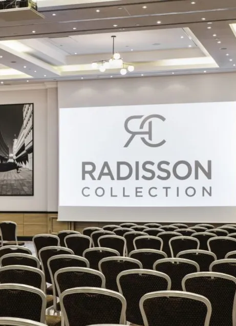 Do tej kolekcji nie trafiają przypadkowe obiekty. Hotele marki Radisson Collection wyróżnia niebanalny design, najwyższa jakość usług i profesjonalnie wyposażone sale konferencyjne. Nie bez znaczenia pozostaje prestiżowa lokalizacja. W naszym cyklu prezentujemy Radisson Collection Hotel, Warszawa.