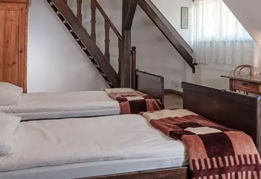 Pokój sześcioosobowy w szkole