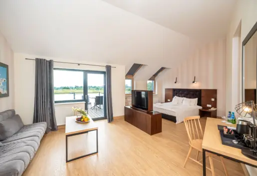 Apartament z jacuzzi na balkonie