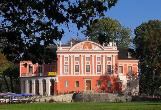 Pałac w Kurozwękach