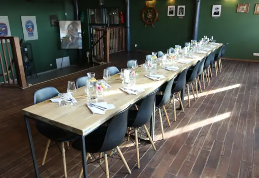 Mesa Kapitańska pod wynajem, z możliwością zorganizowania cateringu.