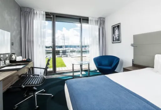 Pokój Dwuosobowy Twin/Double Superior z tarasem i bezpośrednim dostępem do jeziora