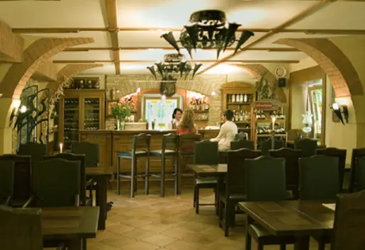 Winiarnia Pałacu Czarny Las