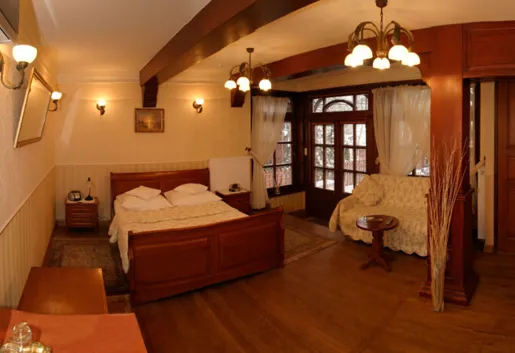 Hotel & Restauracja "Dwa Księżyce"