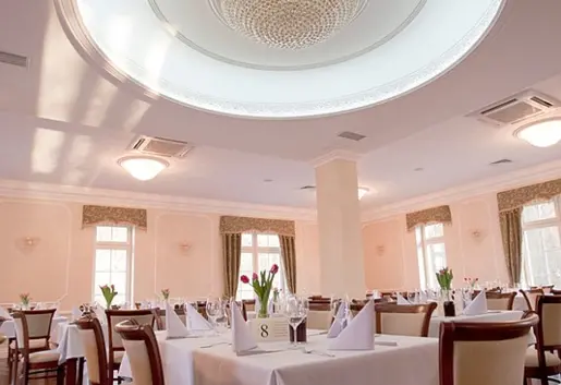 Restauracja w Dworku Nad Rozlewiskiem