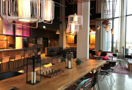 Hotel Moxy Poznań bar