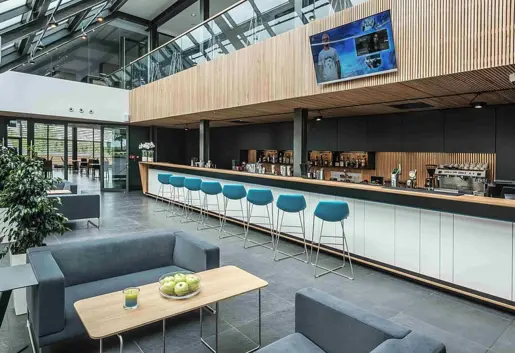 LOBBY BAR I TARAS LETNI