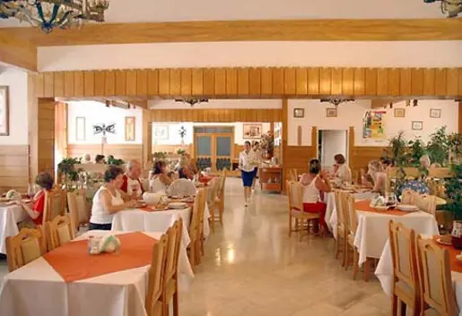 Sala Restauracyjna Ośrodka Geovita Dąbki