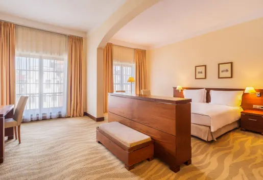 Mniejszy Apartament (Junior Suite) z widokiem na Stare Miasto