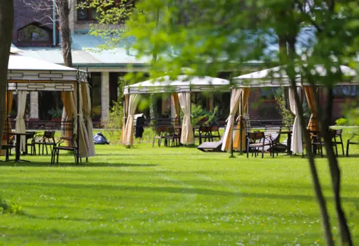 Gastronomia plenerowa w Manor House SPA - Pałac Odrowążów