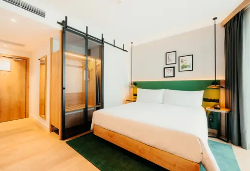 Pokój typu King (łóżko 180x200) dostosowany dla osób niepełnosprawnych