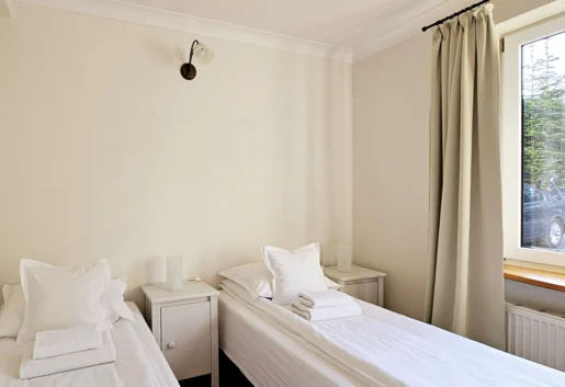 Sypialnia z dowoma łóżkami