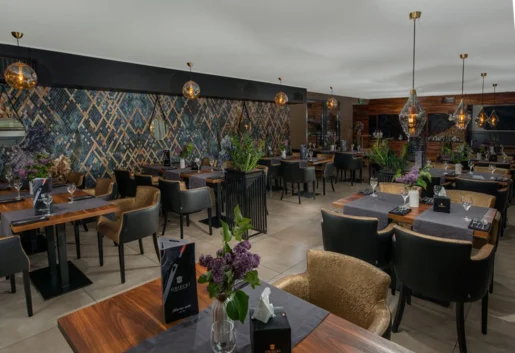 Nowoczesna, elegancka, w każdym detalu podkreślająca wykwintne wykończenia, dobry smak oraz stylowość.