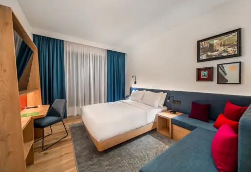 Pokój Qeen z sofą rozkładaną