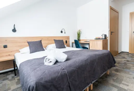 Pokój dwuosobowy z sofą