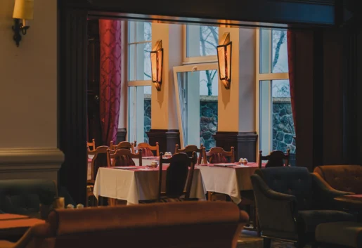 Przestrzeń Bankietowa (Restauracja + Sala Kominkowa)