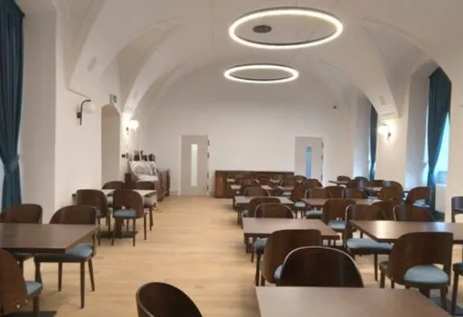 Ustawienie sali śniadaniowej