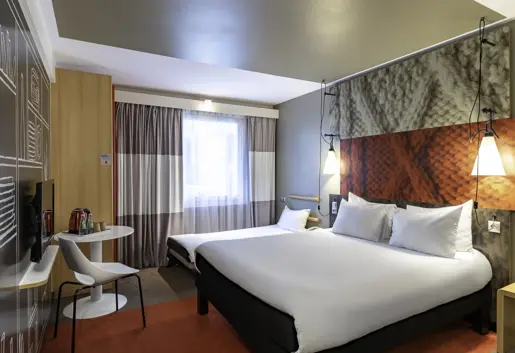 POKÓJ FAMILY Z DWUOSOBOWYM ŁÓŻKIEM I DOSTAWKĄ