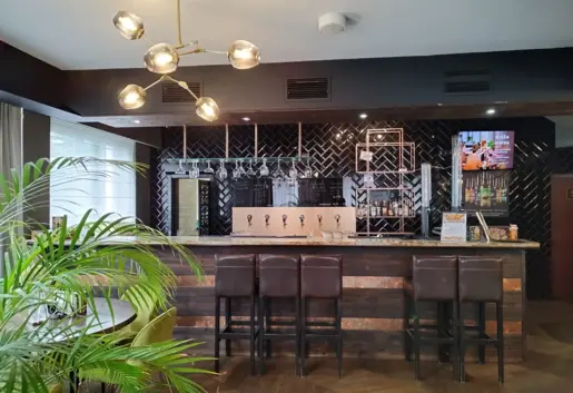 Restauracja w Hotelu Białowieski to idealne miejsce spotkań podczas wyśmienitych posiłków.