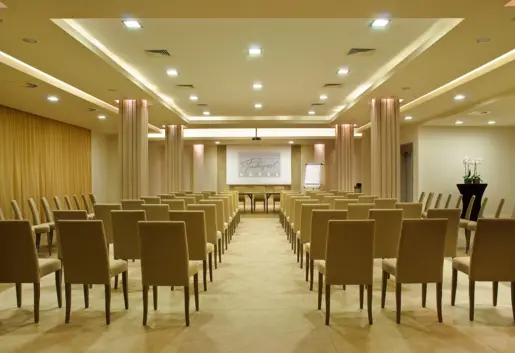 Sala A : Ustawienie teatralne krzeseł