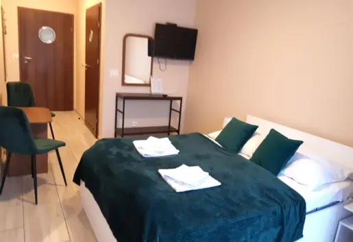 Pokój 2 osobowy  z balkonem z łóżem