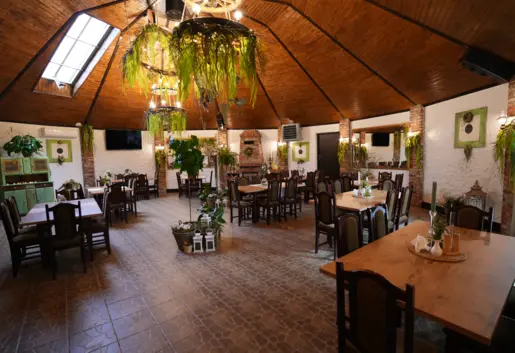 Klimatyczne wnętrza Restauracji Karczma
