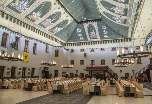 Konferencje na Mazurach w zabytkowych wnętrzach. Poznaj Zamek Ryn!