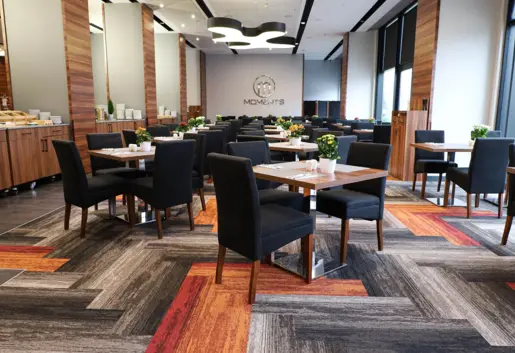 Warsaw Plaza Hotel Restauracja Moments